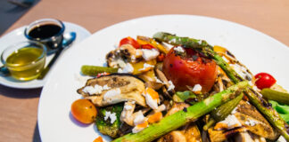 ห้องอาหาร Green Oak Bistro โรงแรม Escape ลิ้มรสอาหาร สัมผัสท้องฟ้า แห่งหุบเขาอันสวยงาม